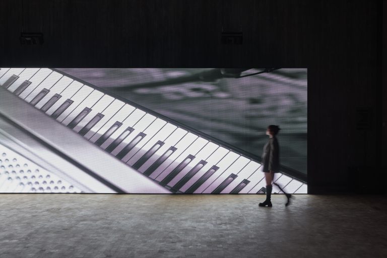 Ryuichi Sakamoto « voir le son, entendre le temps » à M+, Hong Kong